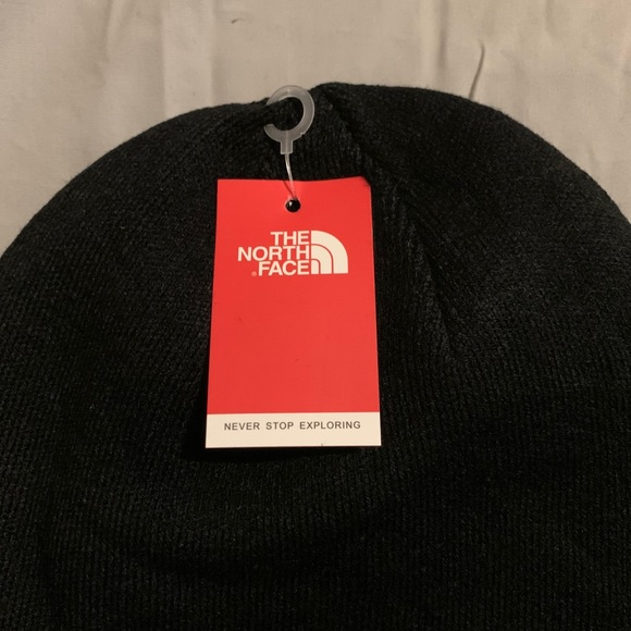 North face reversible beanie with hyvent technolgy - Picture 2 of 8